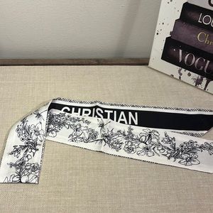 NWOT Black and White Floral Twilly Scarf